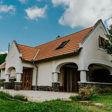 Harsfa Vendeghaz Case de vacanță Hegymagas